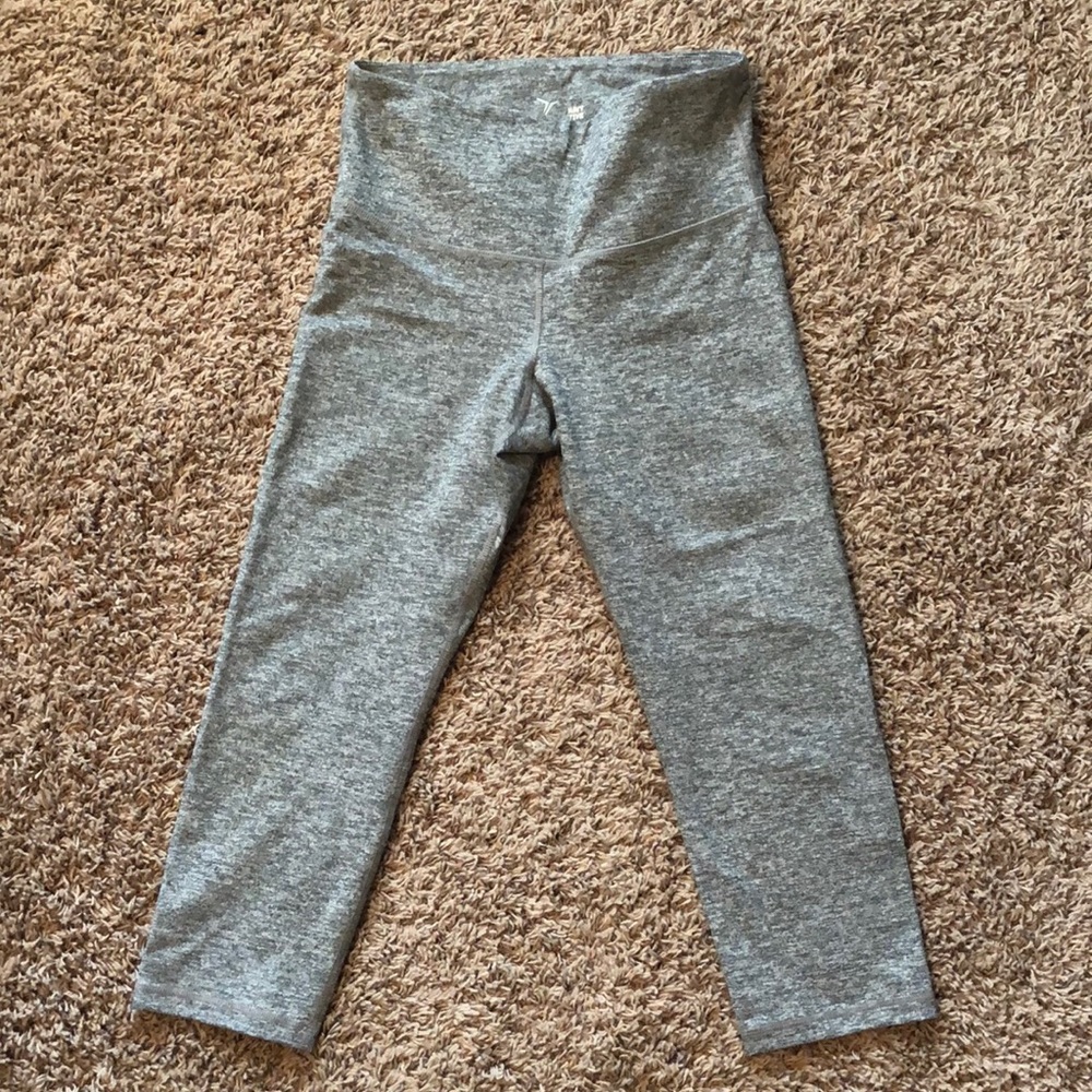 Gray workout crop leggings!